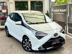 Weiß Gebraucht 2021 Toyota Aygo X-play Kleinwagen | 9.999 € (Guter Preis)