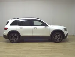 Polarweiss Gebraucht 2021 Mercedes GLB200 AMG line SUV | 31.980 € (Fairer Preis)
