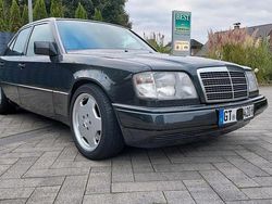 Schwarz Gebraucht 1993 Mercedes E420 Limousine | 29.000 €