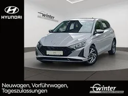 Grau Gebraucht 2024 Hyundai i20 Trend Kleinwagen | 17.490 € (Guter Preis)