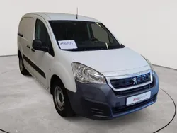 Schneeweiß Gebraucht 2018 Peugeot Partner Avantage Van / Kleinbus | 9.090 € (Superpreis)