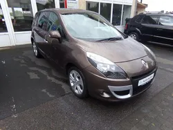 Braun Gebraucht 2010 Renault Scénic III Dynamique Van / Kleinbus | 4.775 € (Fairer Preis)