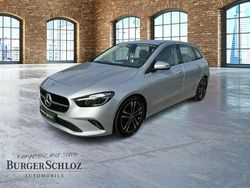 Metalliclack hightechsilber Gebraucht 2024 Mercedes B180 Van / Kleinbus | 29.870 € (Superpreis)