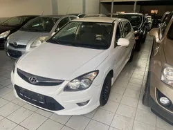 Weiß Gebraucht 2011 Hyundai i30 Classic Limousine | 2.390 € (Guter Preis)