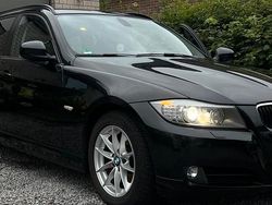 Schwarz Gebraucht 2011 BMW 320 Kombi | 6.650 € (Fairer Preis)