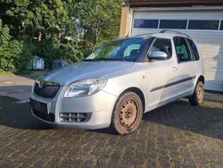 Stribrna brilliant/ Gebraucht 2008 Skoda Roomster Style Kombi | 1.200 € (Superpreis)