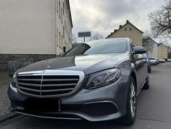 Grau Gebraucht 2016 Mercedes E220 Limousine | 24.500 € (Teuer)
