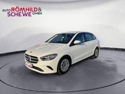 Weiß Gebraucht 2019 Mercedes B200 Van / Kleinbus | 21.990 € (Guter Preis)