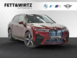 Aventurinrot metallic Gebraucht 2024 BMW iX Sport Line SUV | 54.888 € (Guter Preis)