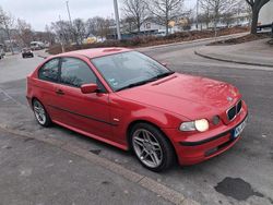 Rot Gebraucht 2002 BMW 318 Coupé | 1.200 €