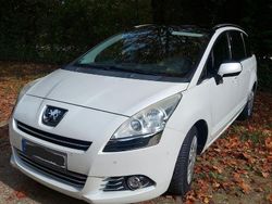 Weiß Gebraucht 2012 Peugeot 5008 Premium Van / Kleinbus | 7.000 € (Teuer)