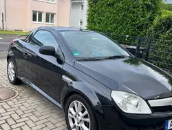 Schwarz Gebraucht 2006 Opel Tigra Sport Cabrio | 2.890 € (Fairer Preis)