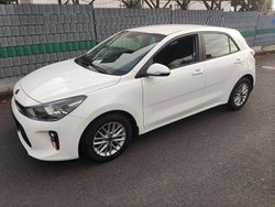 Weiß Gebraucht 2018 Kia Rio DREAM-TEAM Edition Limousine | 12.480 € (Fairer Preis)