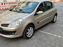 Gold Gebraucht 2006 Renault Clio II Limousine | 1.500 € (Fairer Preis)