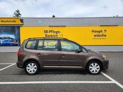 Braun Gebraucht 2010 VW Touran Van / Kleinbus | 3.750 € (Superpreis)
