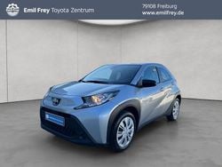 Shimmering silver metallic Gebraucht 2023 Toyota Aygo X-play Kleinwagen | 13.990 € (Guter Preis)