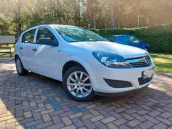 Weiß Gebraucht 2009 Opel Astra Kleinwagen | 2.650 € (Fairer Preis)
