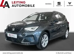 Grau (metallic) Gebraucht 2023 Seat Arona FR SUV | 19.445 € (Fairer Preis)