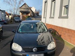 Schwarz Gebraucht 2005 VW Golf V Kleinwagen | 1.900 € (Etwas zu teuer)