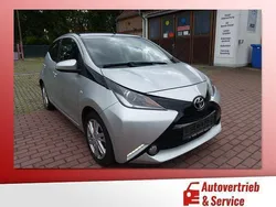 Silber Gebraucht 2015 Toyota Aygo Kleinwagen | 6.960 € (Fairer Preis)