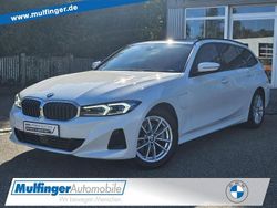 Alpinweiss Gebraucht 2023 BMW 330e Sport Line Kombi | 33.899 € (Fairer Preis)