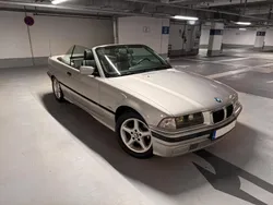 Silber Gebraucht 1998 BMW 320 Cabriolet Exclusive Cabrio | 16.320 € (Etwas zu teuer)