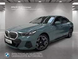 Grün Gebraucht 2024 BMW 540 Comfort Edition Limousine | 68.910 €