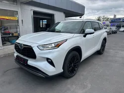 Weiß Gebraucht 2024 Toyota Highlander Hybrid Luxury SUV | 67.000 €