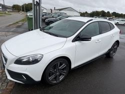Weiß Gebraucht 2014 Volvo V40 CC Momentum Kombi | 8.800 € (Fairer Preis)