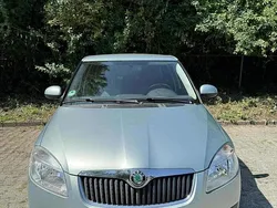 Silber Gebraucht 2010 Skoda Fabia Limousine | 3.299 € (Fairer Preis)