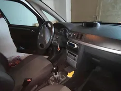 Schwarz Gebraucht 2003 Opel Meriva Van / Kleinbus | 800 €