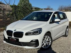 Weiß Gebraucht 2019 BMW 220 Gran Tourer Advantage Van / Kleinbus | 12.900 € (Fairer Preis)