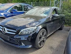 Obsidianschwarz Gebraucht 2021 Mercedes C300e Kombi | 19.900 €