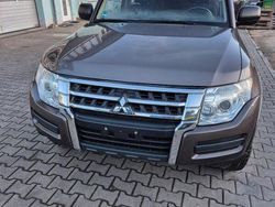 Grau Gebraucht 2016 Mitsubishi Montero SUV | 9.950 €