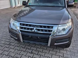 Grau Gebraucht 2016 Mitsubishi Montero SUV | 10.350 €