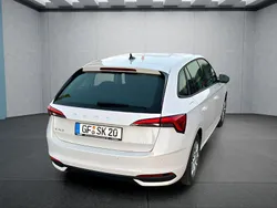Weiß Gebraucht 2024 Skoda Scala Kleinwagen | 20.149 € (Fairer Preis)