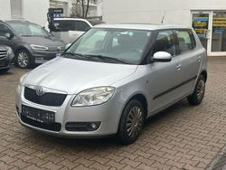 Silber Gebraucht 2010 Skoda Fabia Ambiente Limousine | 2.999 € (Guter Preis)