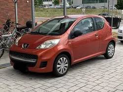 Orange Gebraucht 2010 Peugeot 107 Kleinwagen | 1.800 € (Teuer)