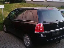 Schwarz Gebraucht 2006 Opel Zafira Van / Kleinbus | 2.300 € (Fairer Preis)