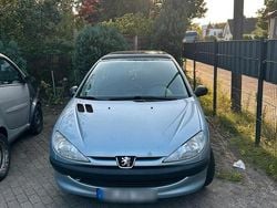 Grau Gebraucht 2001 Peugeot 206 Kleinwagen | 500 € (Teuer)