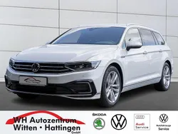 Oryxweiß perlmutteffekt Gebraucht 2020 VW Passat GTE Kombi | 24.852 € (Fairer Preis)
