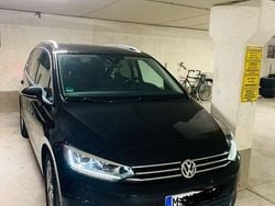 Schwarz Gebraucht 2017 VW Touran Highline Van / Kleinbus | 16.900 € (Fairer Preis)