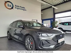 Grau Gebraucht 2024 Ford Focus ST-Line X Limousine | 28.950 € (Fairer Preis)