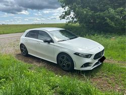 Weiß Gebraucht 2019 Mercedes A180 AMG line Limousine | 24.500 € (Fairer Preis)