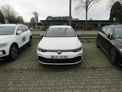 Weiß Gebraucht 2024 VW Golf VIII R-line Limousine | 32.950 € (Fairer Preis)