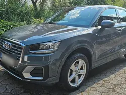 Grau Gebraucht 2018 Audi Q2 Sport SUV | 17.500 €
