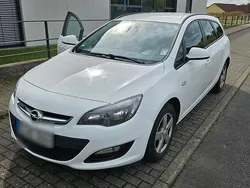Weiß Gebraucht 2014 Opel Astra Kombi | 2.800 € (Guter Preis)