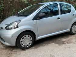 Silber Gebraucht 2009 Toyota Aygo Kleinwagen | 2.699 € (Fairer Preis)