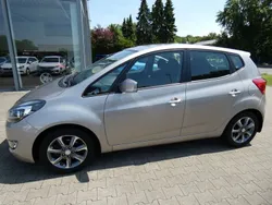 Weiß Gebraucht 2016 Hyundai ix20 Trend Van / Kleinbus | 8.590 € (Guter Preis)