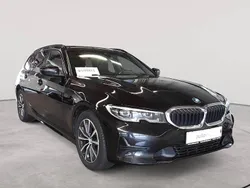 Saphirschwarz metallic Gebraucht 2022 BMW 318 Advantage Kombi | 18.890 € (Superpreis)